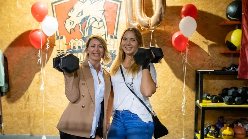 Fotografija: Iza Logar iz MasterChefa s prijateljico. FOTO: Crossfit Ljubljana