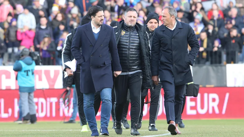 Fotografija: Trojček, ki je vedel, zakaj gre vijioličnim dobro ali slabo, športni direktor Zlatko Zahovič (levo), pomočnik trenerja Saša Gajser (v sredini) in trener Darko Milanič, je uspešno sodeloval desetletje FOTO: Tadej Regent
