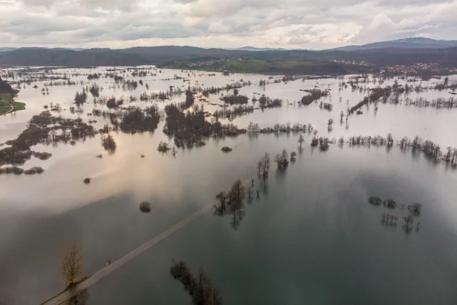 Projekt Karst ima tri ključne cilje, in sicer identifikacija in podrobni opis dinamike pretokov in prenosa v odvisnosti od lokalne geometrije pretočnih rovov, karakterizacija in modeliranje kraške omrežne strukture na globalni ravni in izpeljava novega pristopa za napovedovanje kraških procesov od mikroskopske ravni do celotnega kraškega sistema. FOTO: Marko Feist/Slovenske novice
