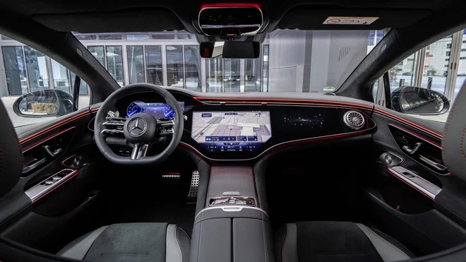 Notranjost novega EQE sledi predvsem enemu: vaši intuiciji. FOTO: Mercedes-Benz AG
