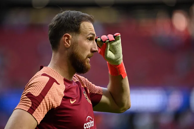 Jan Oblak se je po tekmi premora v nedeljo vrnil v začetno postavo Atletica, ki je z goloma Antoina Griezmanna slavil pri Betisu z 2:1. FOTO: Pierre-Philippe Marcou/AFP
