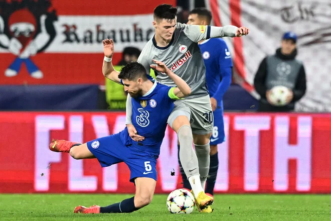 Benjamin Šeško (desno) je vstopil proti Chelseaju v igro v 61. minuti pri rezultatu 1:1. FOTO: Joe Klamar/AFP
