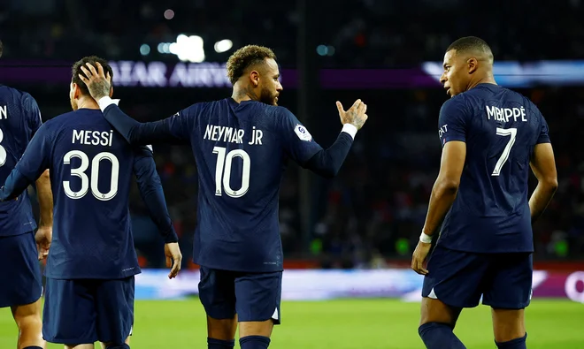 Kar sedem golov je dosegel Paris Saint Germain, Kylian Mbappe Lionel Messi sta zabila po dva, Neymar enega. FOTO: Stephane Mahe/Reuters
