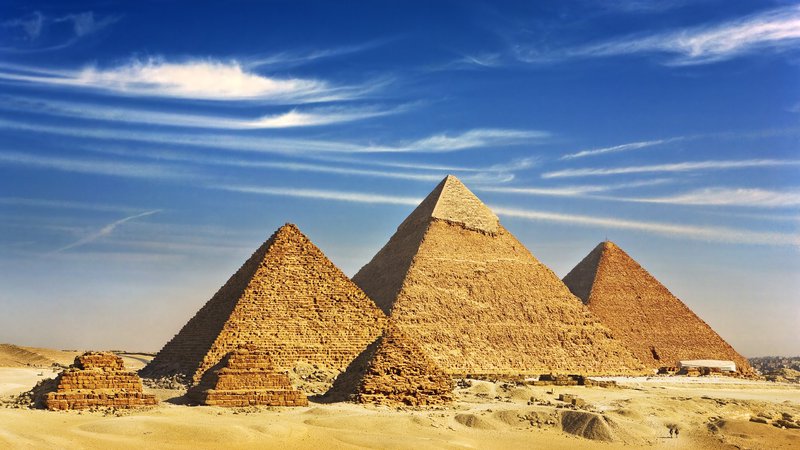 Fotografija: Z muoni so leta 2017 v Keopsovi piramidi odkrili sobano, dolgo najmanj 30 metrov. FOTO: Shutterstock
