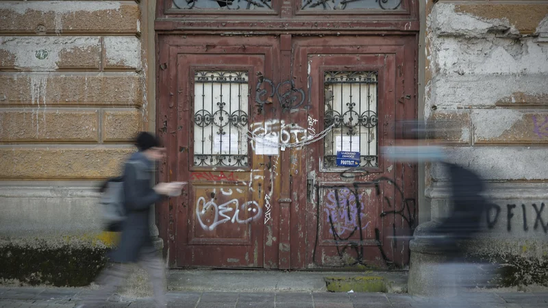 Fotografija: V obnovljeni nekdanji vojašnici na Poljanski cesti v Ljubljani namerava ministrstvo za kulturo prostore nameniti zgolj Arhivu RS. FOTO:  Uroš Hočevar
