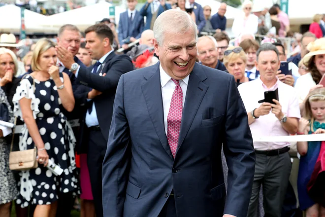 Skrbniki za ohranjanje dobrega imidža britanske monarhije si poleg princa Harryja na začasnem prestolu ne želijo princa Andrewa, znanega po druženju s pokojnim pedofilom Jeffreyjem Epsteinom. FOTO:&nbsp;Shutterstock
