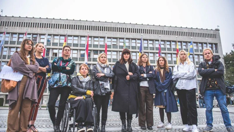 Fotografija: Fizični napadi na aktiviste po mnenju Nike Kovač niso slučaj, ampak plod sistematičnega delovanja portalov, sistematičnega tvitanja, kolažev o njej, sistematičnega širjenja jeze in sistematičnih manipulacij. FOTO: Katarina Kolenc