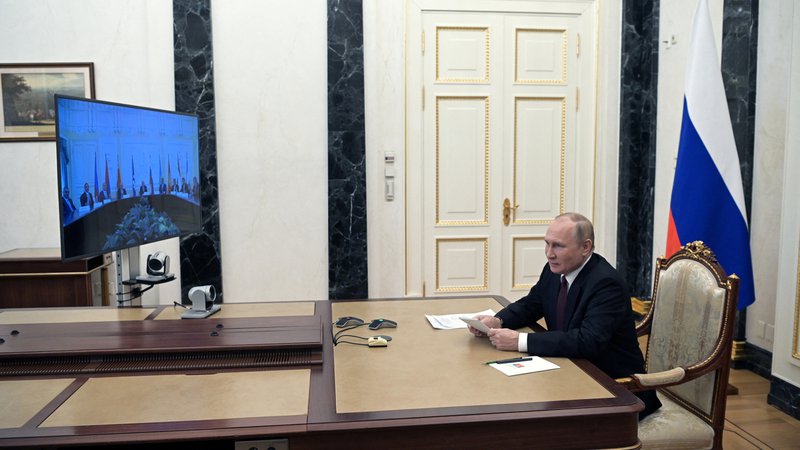 Fotografija: Ruska kampanja poteka od predsednika Putina do državnih medijev in sivega območja spletnih portalov.FOTO: Sputnik/Reuters

