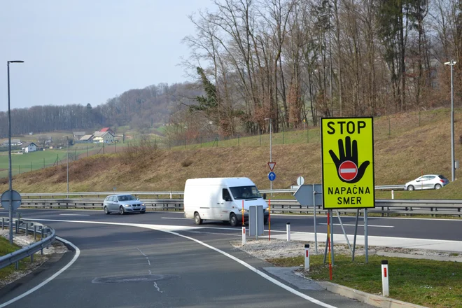 Vožnja po avtocesti v napačno smer je izredno tvegano početje FOTO: arhiv Dela
