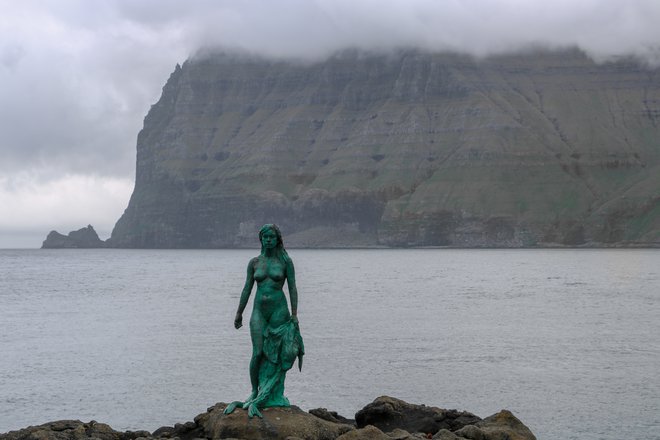 Kopakonan, pol ženska, pol tjulenj, kip, posvečen eni najbolj zanimivih legend v državi FOTO: Lev Furlan Nosan
