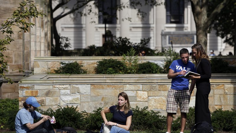 Fotografija: Stroški študija na ameriških javnih univerzah so se v minulih 30 letih povečali s 4160 na 10.740 dolarjev, na zasebnih pa z 19.360 na 38.070 dolarjev. Foto Reuters
