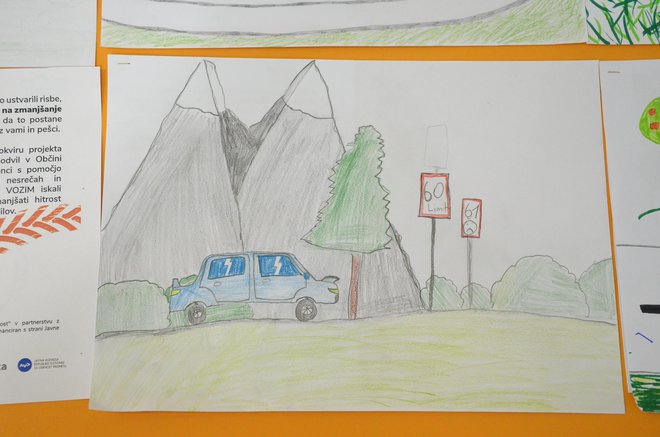 Ena od risb, ki so jih šolarji razdeljevali voznikom. FOTO:  Gašper Boncelj
