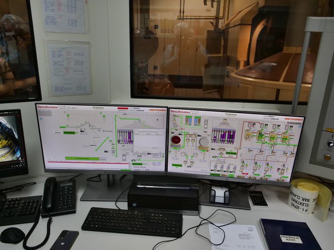 Celoten proizvodni proces v izolski pražarni Barcaffé je računalniško nadziran in avtomatiziran. FOTO: Blaž Kondža
