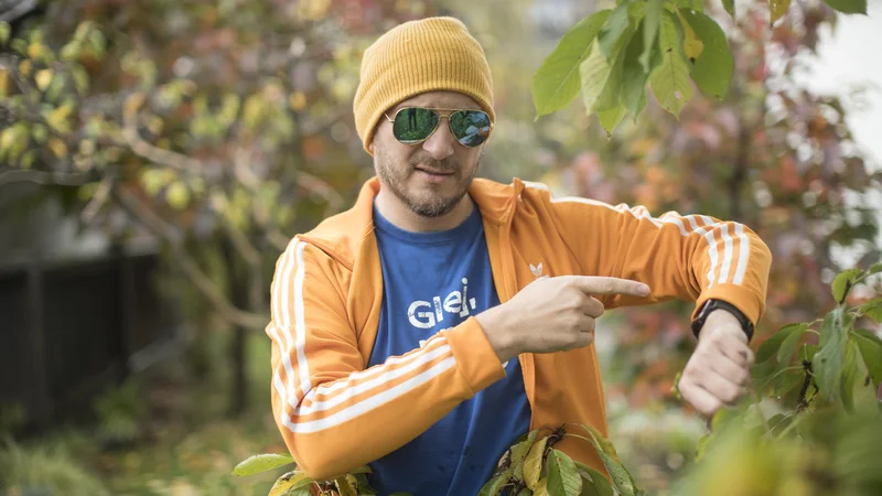 Fotografija: Raper, ki ve, koliko je v njegovem žanru ura. FOTO: Jure Eržen