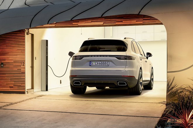 Modele E-Hybrid odlikujeta vrhunska vozna dinamika in izjemna učinkovitost. FOTO: Porsche
