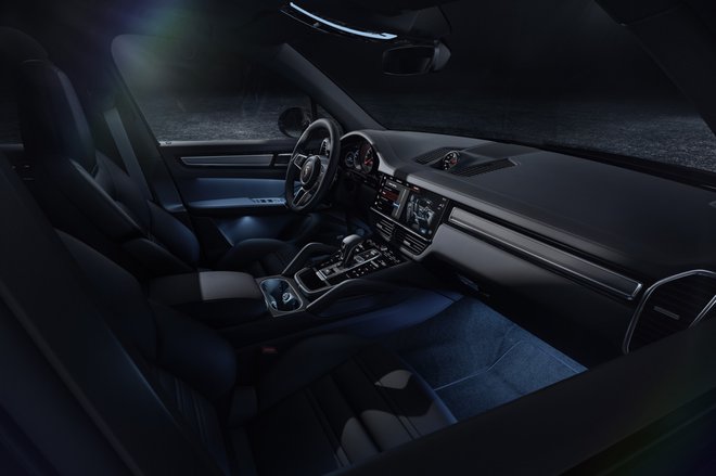 Prestižno potovalno udobje v modelih Cayenne Platinum Edition. FOTO: Porsche
