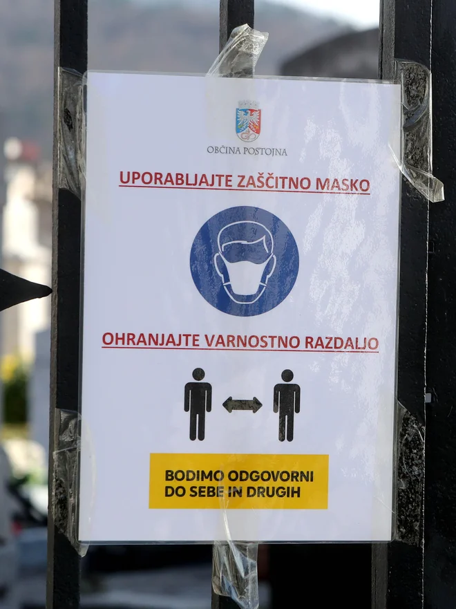 Sam zdravstveni minister in njegova ekipa z ministrstva v zaprtem prostoru nikoli ne nosijo mask (na primer na pogajanjih z zdravniškim sindikatom). FOTO IGOR MALI
