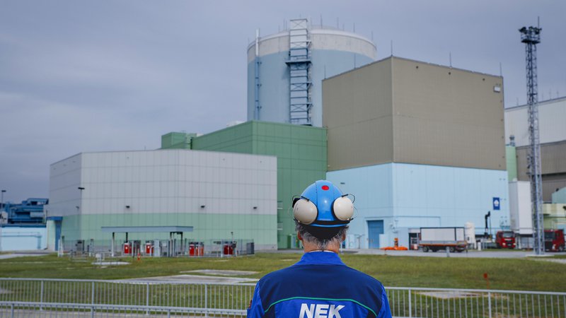 Fotografija: Jedrska elektrarna bo v remontu pet dni dlje, kot je bilo predvideno. FOTO: Jože Suhadolnik/Delo
