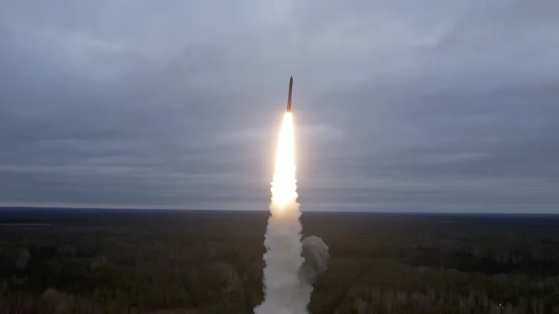 Fotografija: V okviru vaje Grom je Rusija ta teden preizkusila tudi medcelinsko balistično raketo Yars. Foto: Reuters