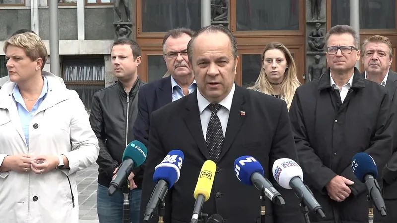 Fotografija: »Če bi padel po stopnicah, bi se lahko ubil, najmanj huje poškodoval,« je dejal Branko Grims. FOTO: zajem zaslona/STA