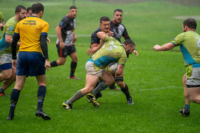 Prizor z nedavne tekme med reprezentancama Slovenije in Malte, ki jo je v Ljubljani prepričljivo dobila Malta. Foto: Luka Zavodnik
