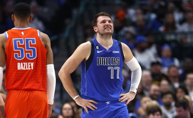 Luka Dončić je razočarano zapuščal parket. FOTO:&nbsp;Ron Jenkins/AFP
