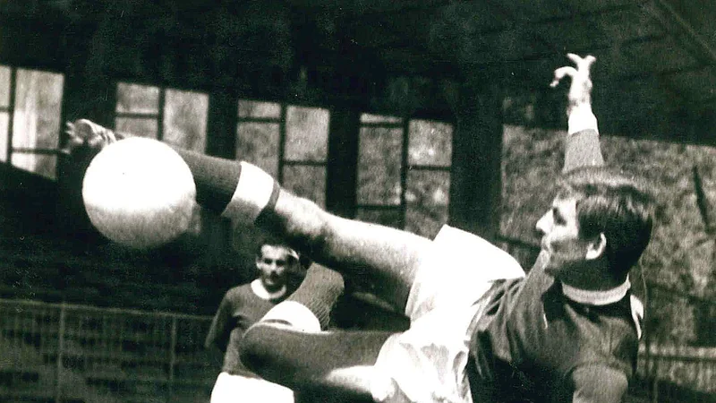 Fotografija: Herbert Klančnik je v dresu Maribora navduševal s tehnično prefinjeno igro in veliko borbenostjo. Foto Osebni arhiv