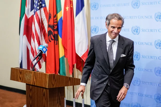 Rafael Grossi,, direktor IAEA, je sporočil, da bodo inšpektorji kmalu končali preglede v zvezi z umazanimi bombami, ki potekajo na povabilo ukrajinskih oblasti. FOTO: Eduardo Munoz/Reuters
