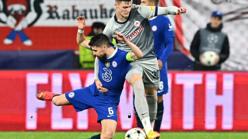 Fotografija: Benjaminu Šešku (desno) je lani pri Salzburgu uspel zgodovinski podvig z uvrstitvijo v osmino finala. FOTO: Joe Klamar/AFP
