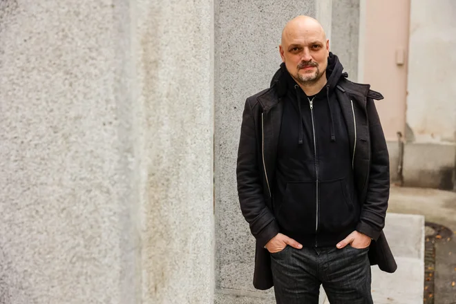 Boris Benko pravi, da je veliko dejavnikov, ki prispevajo k družbeni norosti. FOTO: Črt Piksi/Delo
