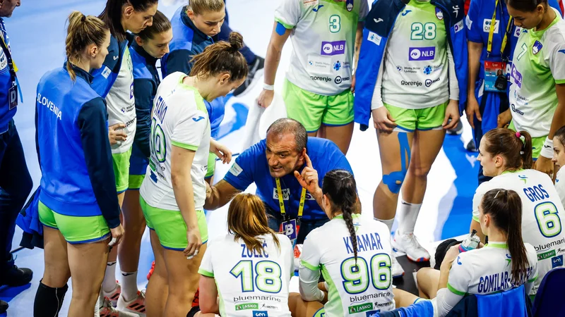 Fotografija: Dragan Adžić stavi predvsem na obrambo in želi Slovenkam vcepiti zmagovalno miselnost. FOTO: Jozo Čabraja/Kolektiff