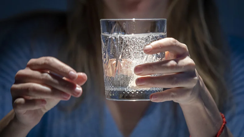 Fotografija: Vsak vitamin ima na etiketi napisan rok uporabe. Spremljajte ta datum. Največkrat je rok trajanja večine vitaminov dve leti. FOTO: Voranc Vogel