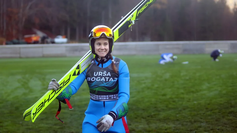 Fotografija: Urša Bogataj med oktobrskim treningom v Planici ni skrivala samozavesti. FOTO: Blaž Samec
