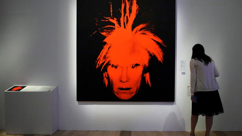 Fotografija: Avtoportret Andyja Warhola. FOTO: Tim Chong/Reuters