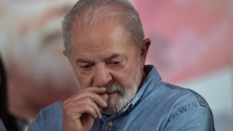 Fotografija: Ključavničar po poklicu, katolik po veri in navijač Corinthiansa, se je opisal Lula, ko so ga vprašali, ali je levičar ali desničar. FOTO: Carl De Souza/AFP
