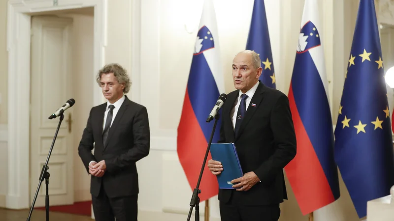 Fotografija: Stališčem Golobove koalicije je pred začetkom referendumske kampanje javno mnenje bolj naklonjeno kot Janševim s podporniki. A prepričevanje se šele začenja ... FOTO: Matej Družnik/Delo