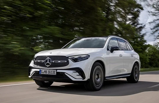 GLC je Mercedes-Benzova klasika in najbolje prodajan model znamke, ki je v novi generaciji boljši in bolj vsestranski na vseh področjih, od vožnje, udobja in ekonomičnosti do tehnologije. FOTO: Mercedes-Benz AG
