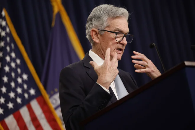 Jerome Powell, prvi mož Feda, je napovedal še višje ravni obrestnih mer, kot je bilo sprva pričakovano. FOTO: Chip Somodevilla/AFP