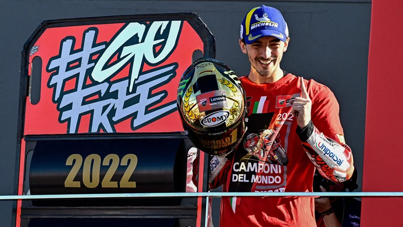 Fotografija: Francesco Bagnaia kar ni mogel verjeti, da se mu je uresničila velika želja. FOTO: Javier Soriano/AFP