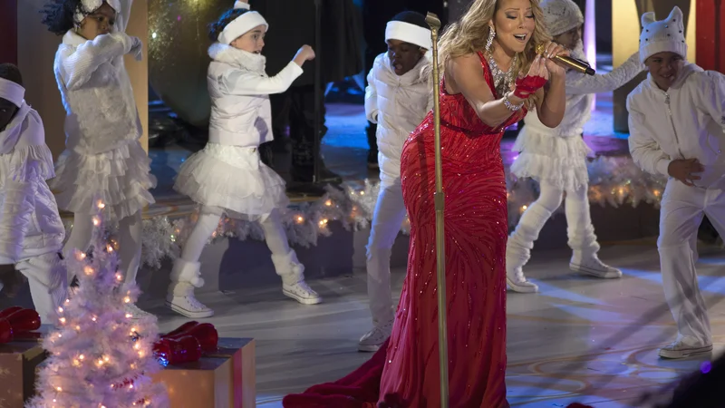 Fotografija: Božično razpoloženje Mariah Carey vsako leto izrabi za turnejo in kakšno novo izdajo albuma. FOTO: Mike Segar/Reuters