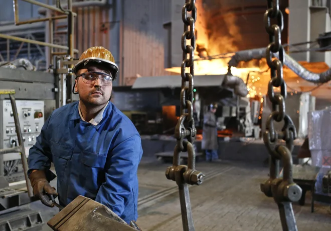 Proizvodnjo zmanjšujejo tudi nekatera slovenska podjetja, denimo Slovenska industrija jekla. FOTO: Jože Suhadolnik/Delo
