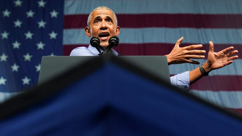 Fotografija: V demokratsko kampanjo se je vključil tudi nekdanji predsednik Barack Obama. Foto Kevin Lamarque/Reuters

