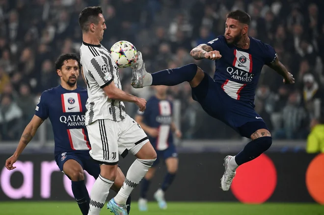Končal se je redni del Uefine lige prvakov. Juventus je na domačem igrišču izubil proti PSG-ju in izpadel v ligo Evropa. Real Madrid je visoko premagal Celtic, v osmino finala lige prvakov suvereno tudi Milan in Kevin Kampl z Leipzigom. Porto je premagal madridski Atletico z 2:1 in osvojil prvo mesto v skupini B. Jan Oblak in soigralci so po zelo slabi predstavi končali nastope v evropskih tekmovanjih. Foto: Franck Fife/Afp