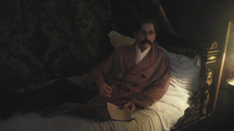 Fotografija: Marcel Proust (1871-1922), rekonstrukcija njegove postelje v château de Breteuil. FOTO: Wikimedia