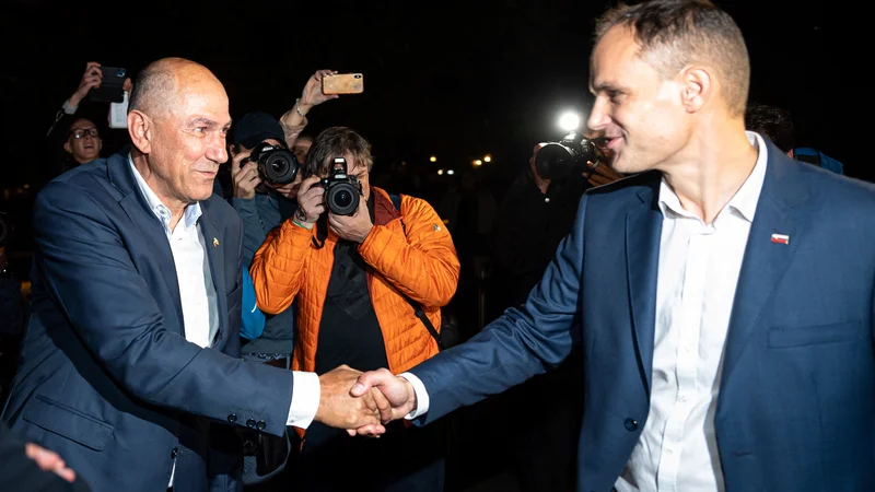 Fotografija: Postali smo svetovni prvaki v taktičnem glasovanju, ki je oblika glasovanja proti. Dokler bo Janša na drugi strani, bo tako ostalo. FOTO: Jure Makovec/Afp