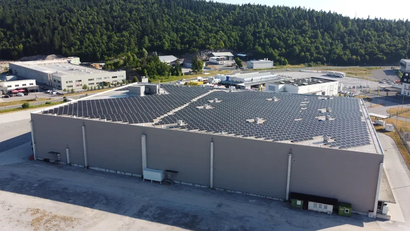 Fotografija: Večje sončne elektrarne je treba na omrežje priklopiti na točkah, kjer je dovolj zmogljivo. FOTO: Moja elektrarna