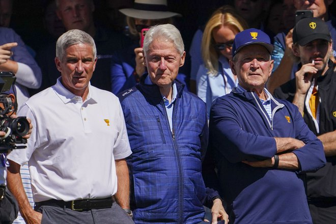Nekdanji republikanski predsednik George W. Bush je zdaj prijatelj z demokratskim Billom Clintonom in drugimi prejšnjimi predsedniki. FOTO: Peter Casey/USA Today Sports
