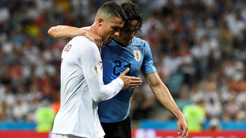 Fotografija: Cristiano Ronaldo in Edinson Cavani (oba na fotografiji) sta si nekaj časa delila slačilnico pri Manchester Unitedu. FOTO: Jonathan Nackstrand/AFP
