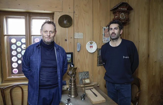 Kuratorja razstave v Plečnikovi hiši Olaf Nicolai in Luca Lo Pinto. FOTO: Jože Suhadolnik/Delo
