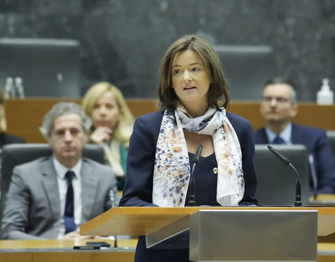 Poslanci so okrog 9.30 začeli obravnavno&nbsp;interpelacije&nbsp;o delu in odgovornosti ministrice za zunanje zadeve Tanje Fajon. FOTO:&nbsp;Jože Suhadolnik/Delo
